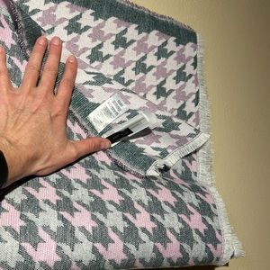 Ann Taylor unworn pink green white houndstooth scarf wrap one-size oversized